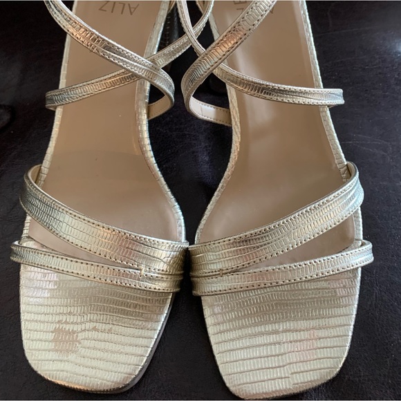 Naturalizer Heels - Picture 4 of 7